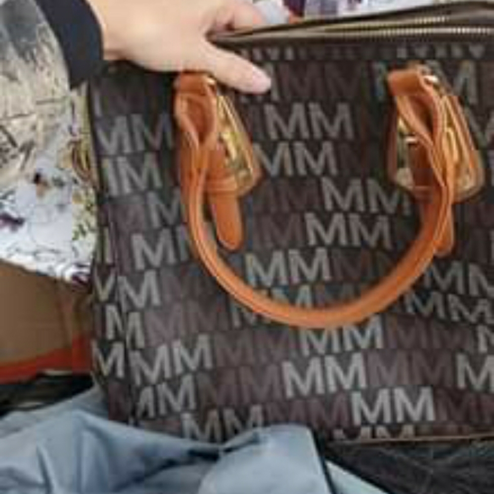 purses - Picture 4 of 4